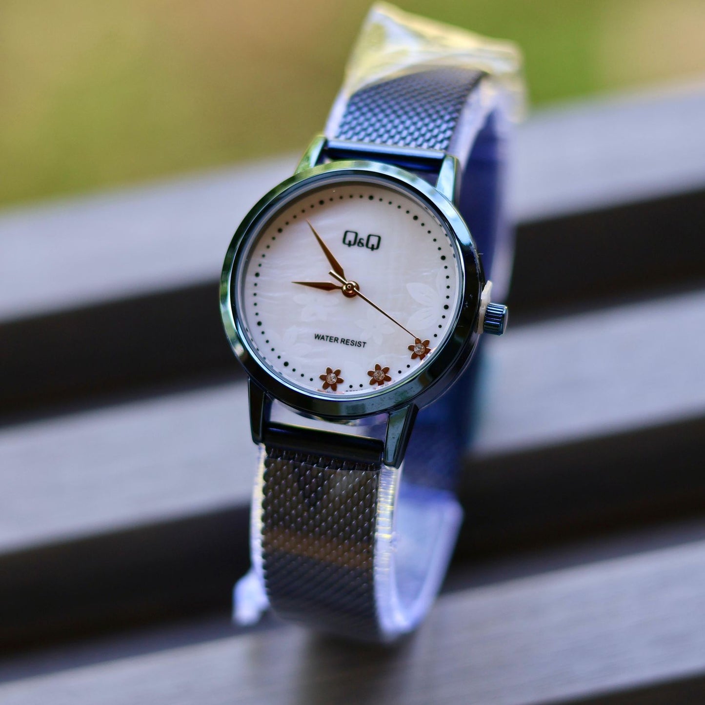 Reloj Q&Q para dama (Pulso en acero)