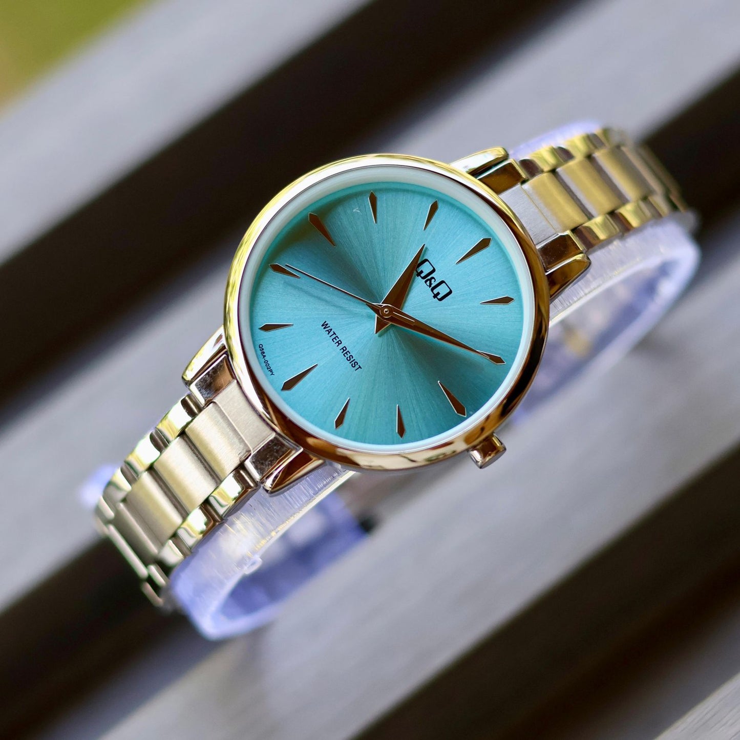 Reloj Q&Q para dama (Pulso en acero)