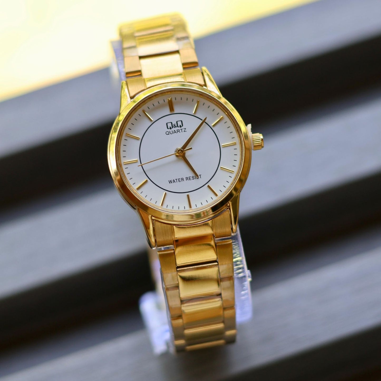 Reloj Q&Q para dama (Pulso en acero)