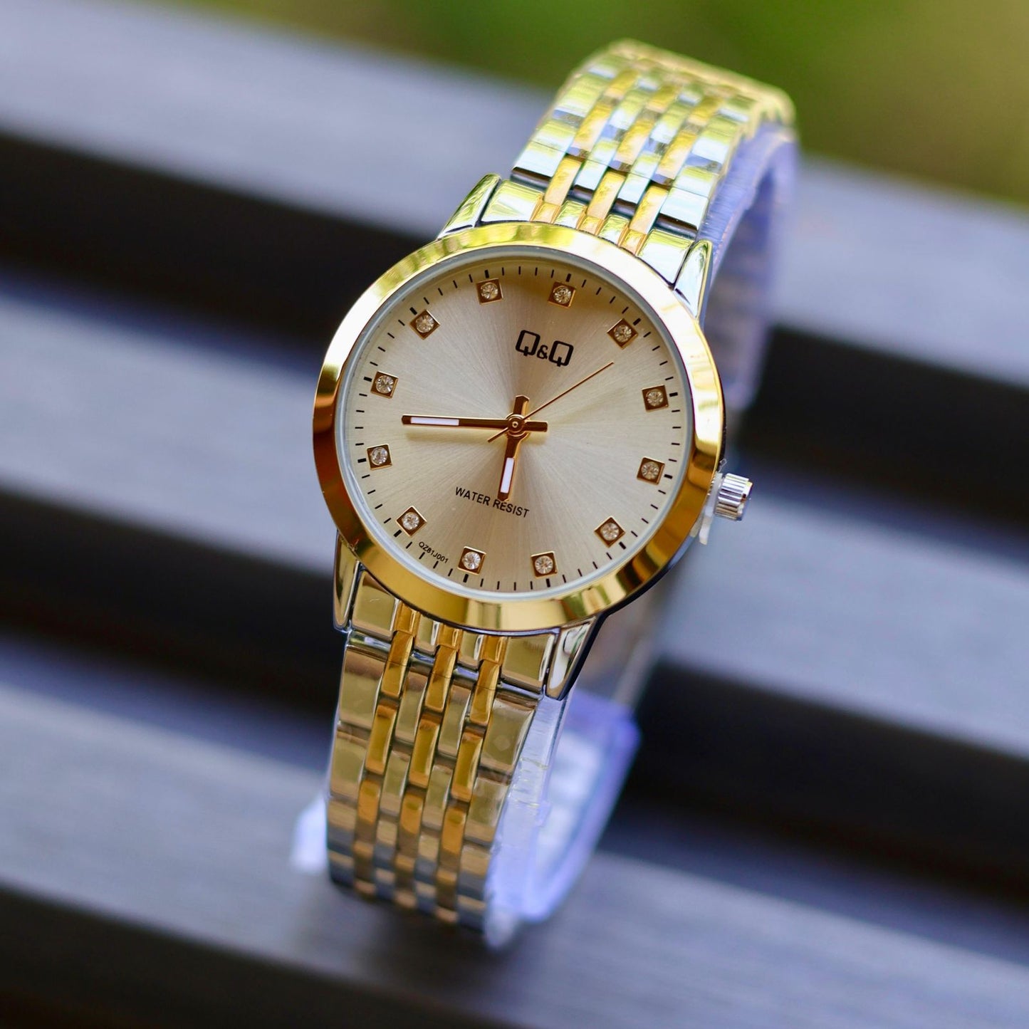 Reloj Q&Q para dama (Pulso en acero)