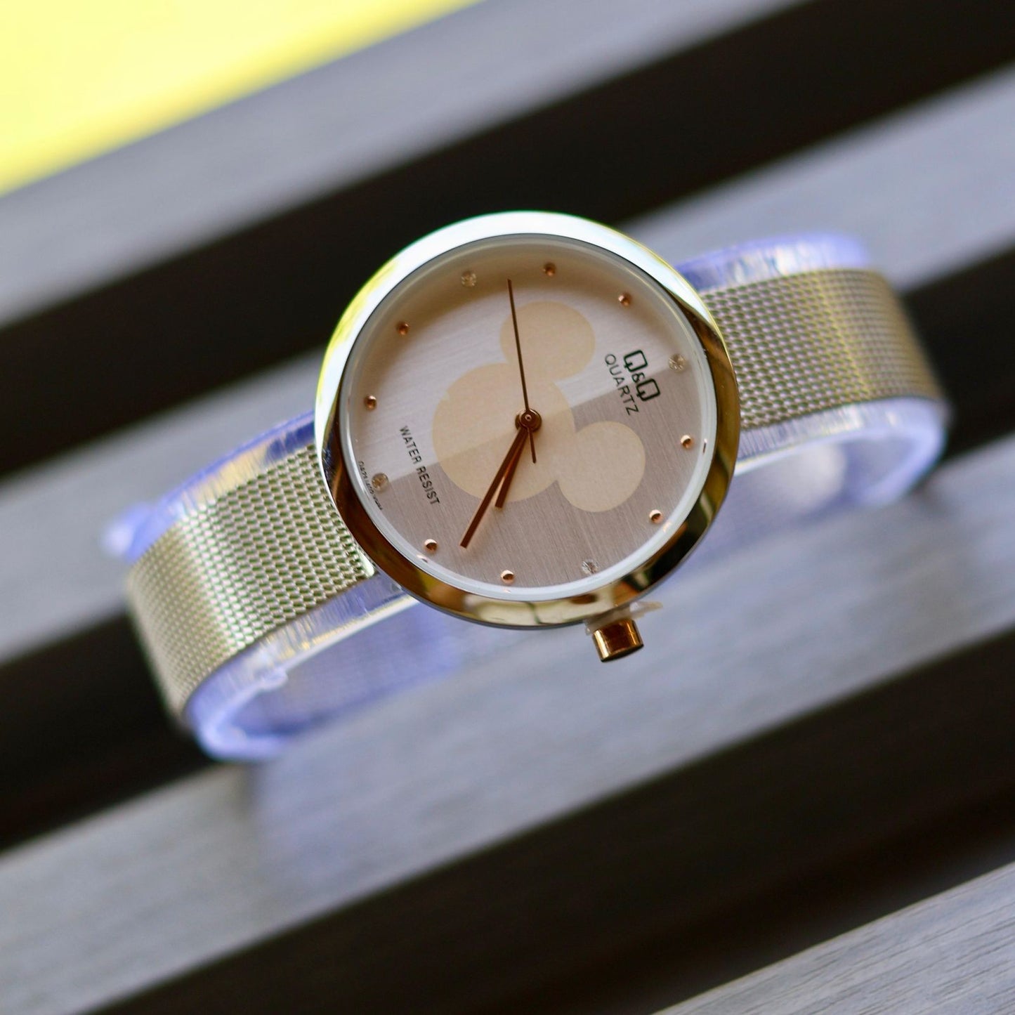 Reloj Q&Q para dama (Pulso en acero)